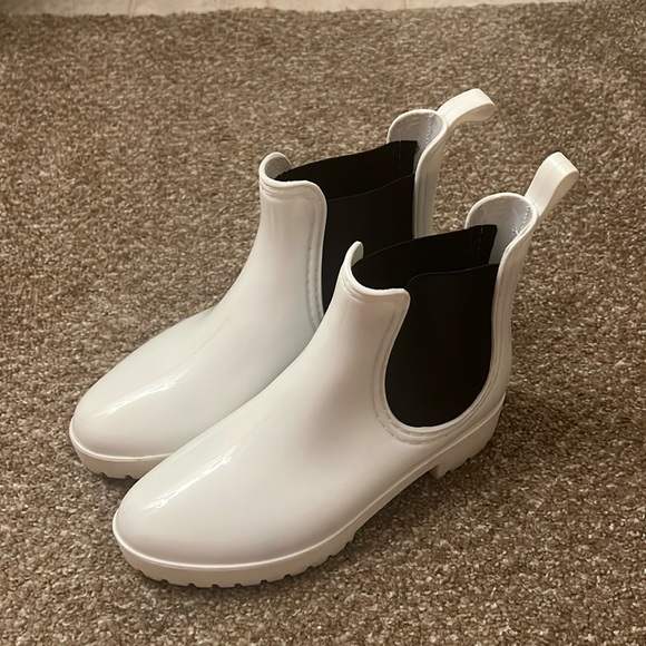 🍄 White Chelsea Boots - Picture 2 of 10